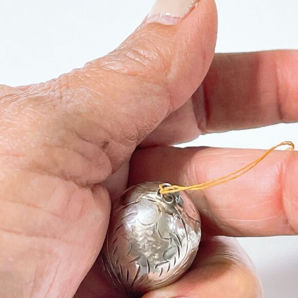 Vintage Sterling Silver 925 Etched Egg Pendant - Picture 4 of 7